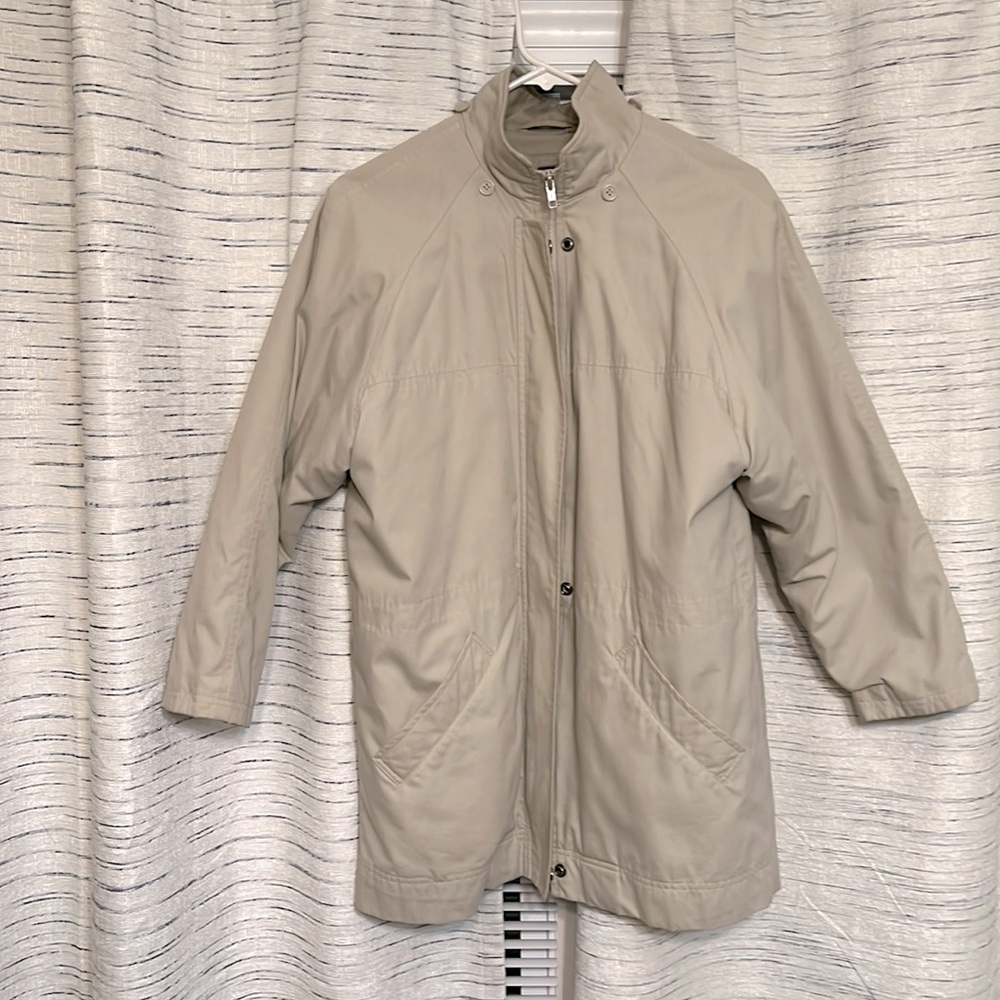 Small petite London fog,ladies jacket with shell lining can be taken into a vest